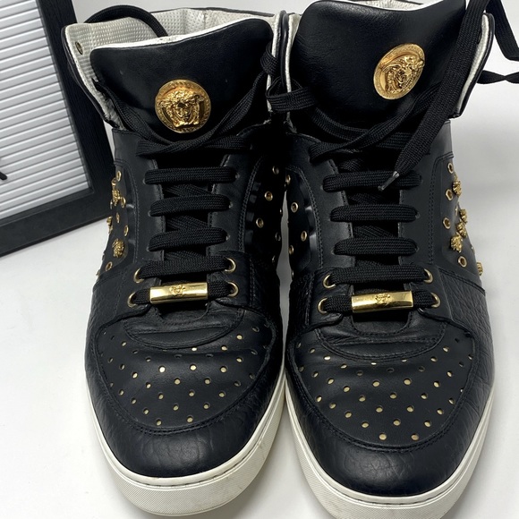 Versace High Top Gold Stud Sneakers – Size: 44 - Picture 3 of 7